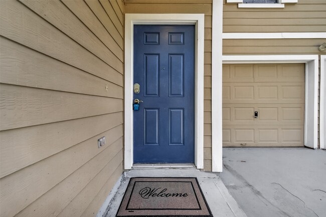 Building Photo - 12819 Wisteria Park Dr