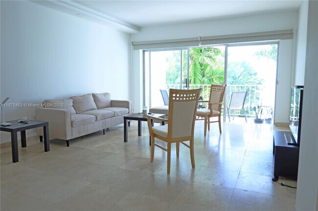 Building Photo - 500 Bayview Dr