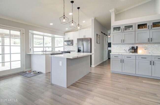 Building Photo - 372 W Larona Ln