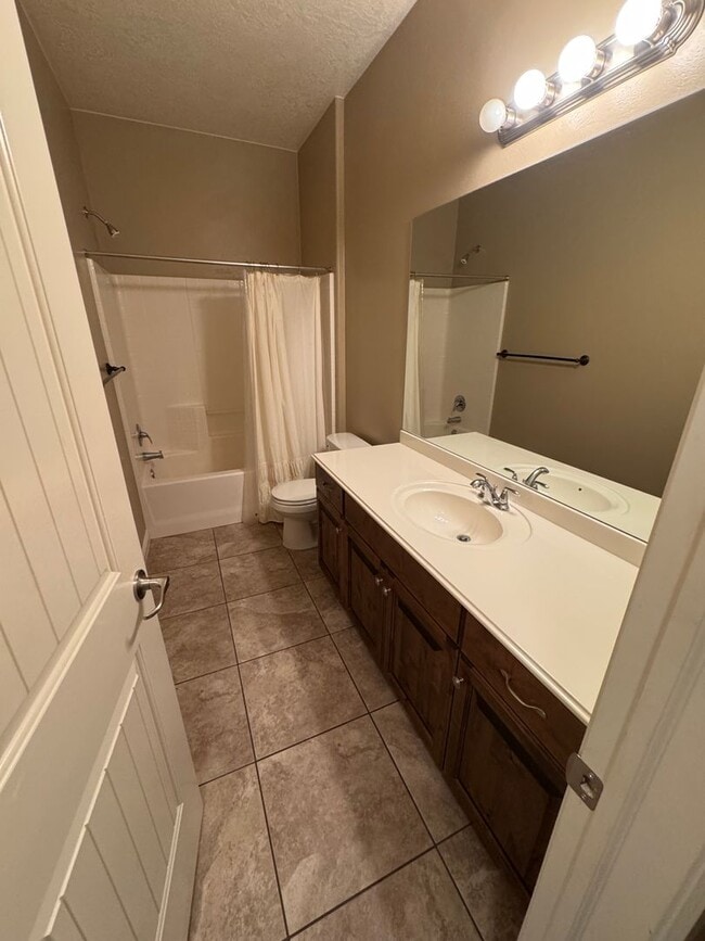 Building Photo - PRICE JUST REDUCED! Highly Desirable Lakota Ridge!