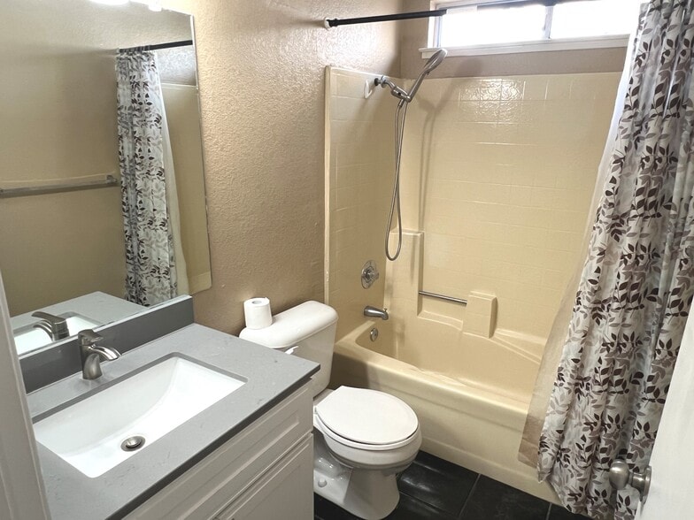 Building Photo - 5354 Meadow Wood Ln