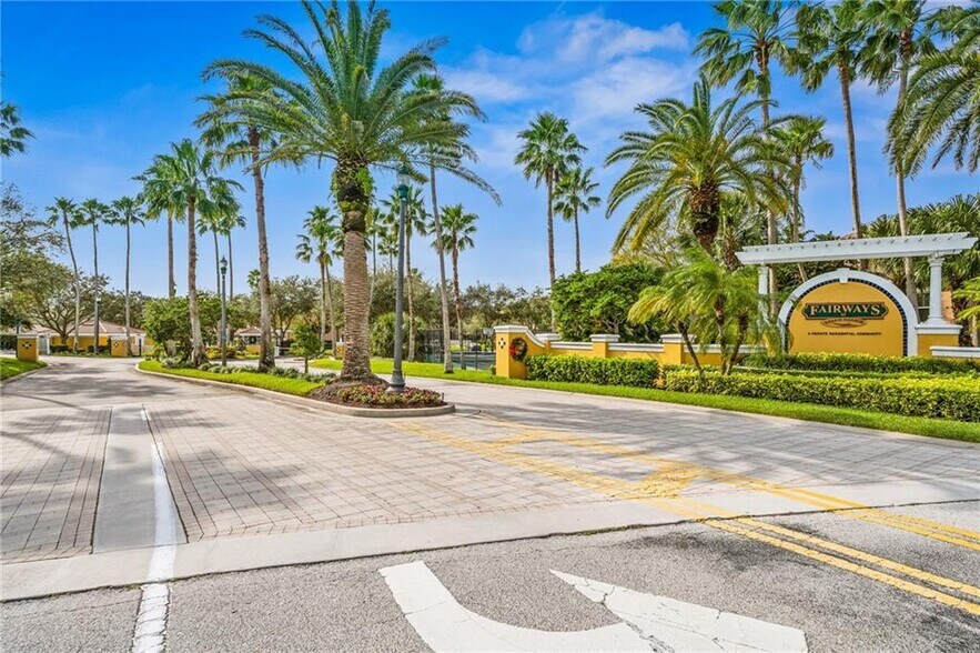 Building Photo - 5080 Fairways Cir