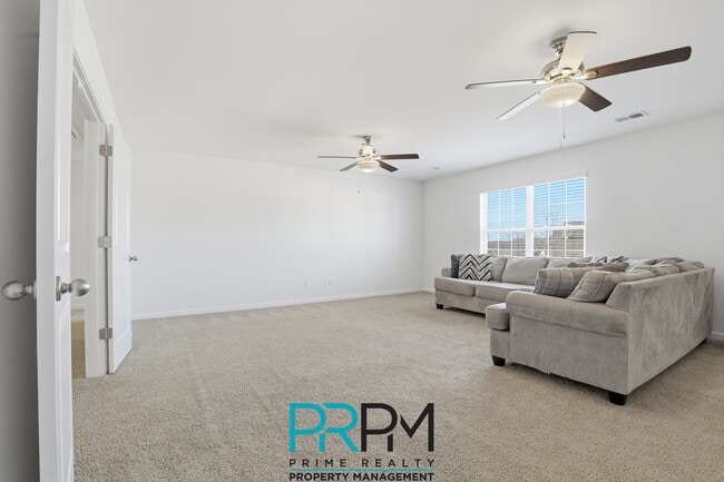 Building Photo - 413 Graypointe Dr