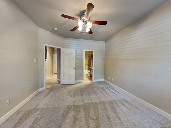 Building Photo - 2222 Marilla St