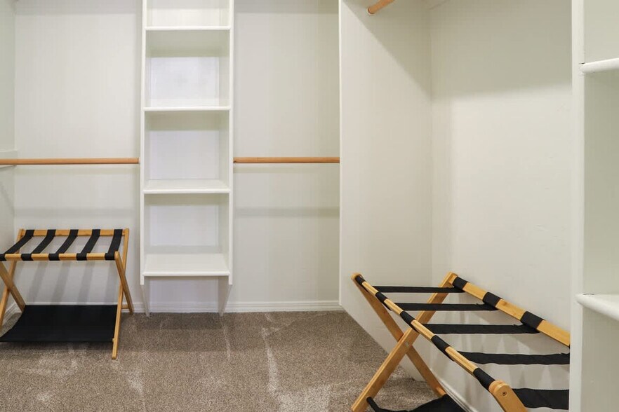 Building Photo - 717 E Elgin St