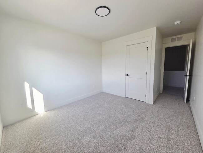 Building Photo - 4621 Highgarden Wy