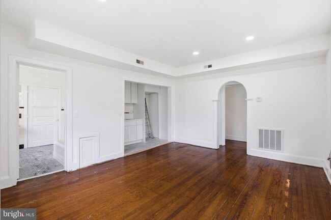 Building Photo - 5939 Drexel Rd