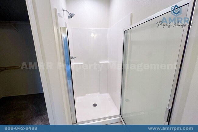 Building Photo - Luxury 2 Bedroom Townhome Available PRELEASE