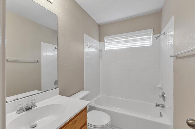 Building Photo - 3730 Castle Rock Dr