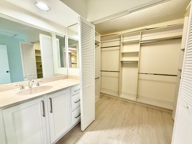 Building Photo - 8686 Eagle Run Dr
