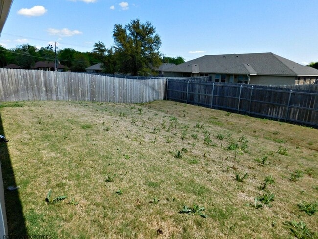 Building Photo - Duplex China Spring