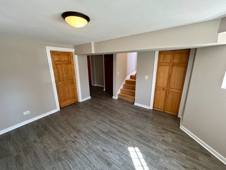 Building Photo - 6557 S Minerva Ave
