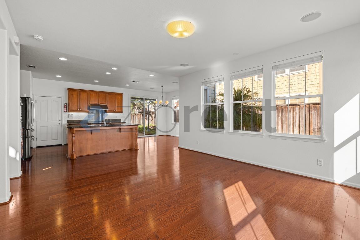 Building Photo - 581 Kirkland Ave