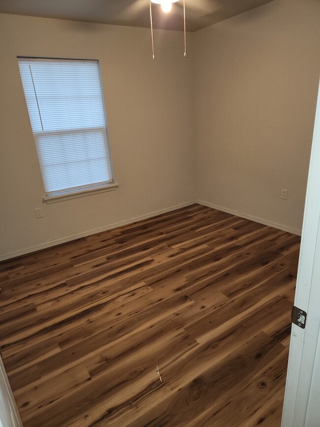 Building Photo - 1307 S Iowa Ave