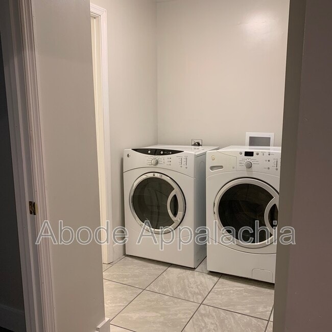 Building Photo - 41 Mullins Hl