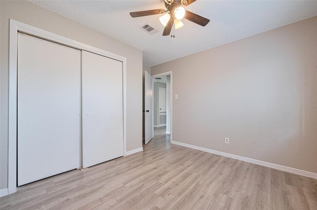 Building Photo - 6822 Stonewater