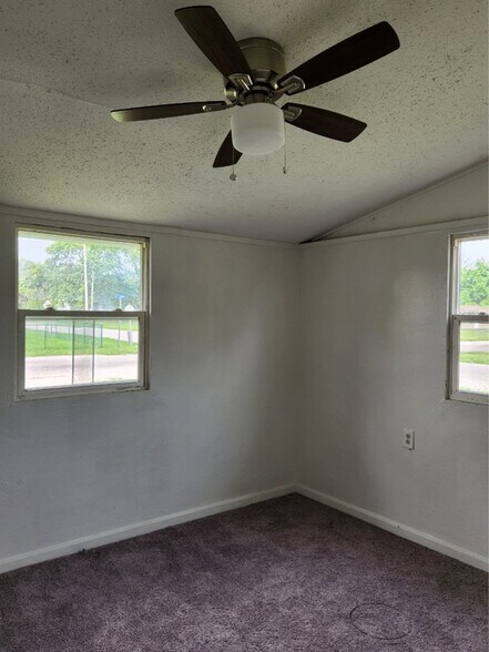 Building Photo - 261 St John Dr