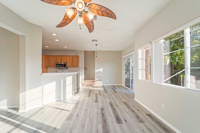 Building Photo - Gorgeous Town Home- Gated community- Pool