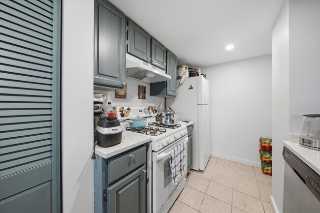 Building Photo - 1437 Sutter Dr