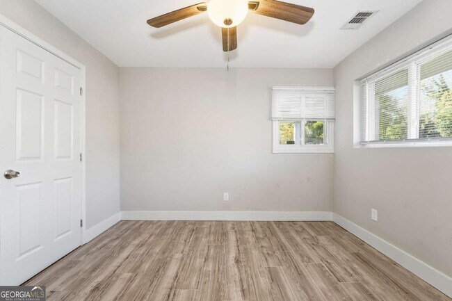 Building Photo - 1735 Carter Cir