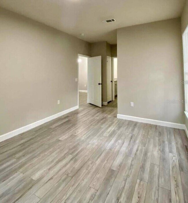 Building Photo - 3011 Hemingway Cir