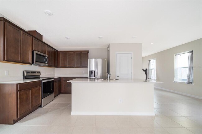 Building Photo - 1941 Summer Serenity Dr