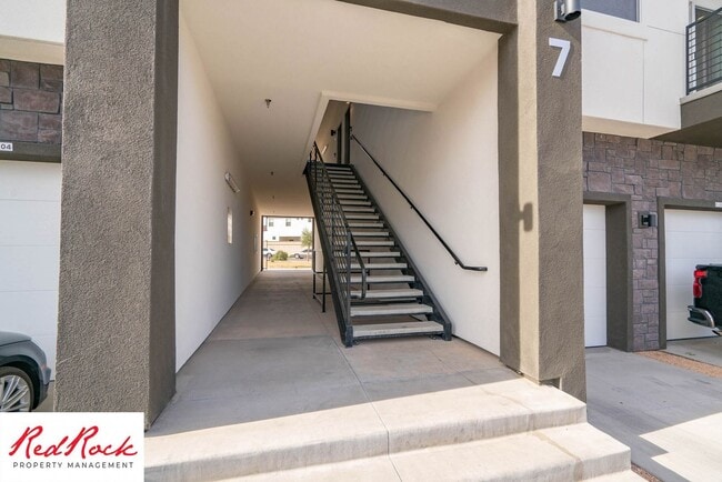 Building Photo - Spacious 3 Bedroom Unit in Desert Color With Pool & Lagoon Access