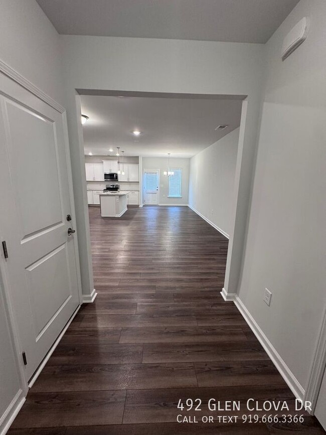 Building Photo - 492 Glen Clova Dr