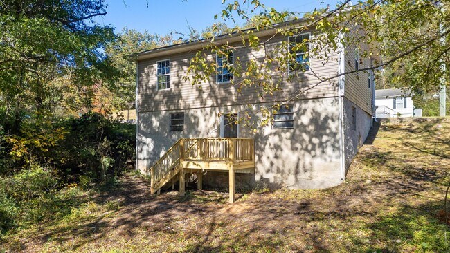 Building Photo - 5350 Slayton Ave