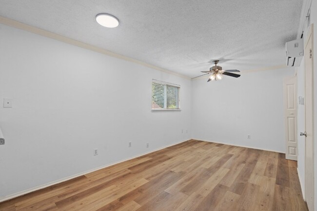 Building Photo - 4105 Speedway, Unit 204