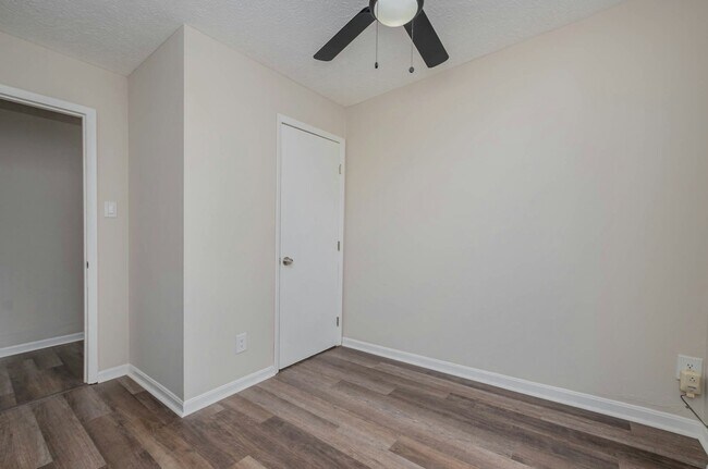 Building Photo - 3030 Cleinview Ave