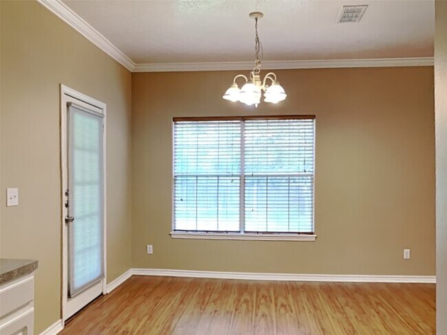 Building Photo - 906 Crystal River