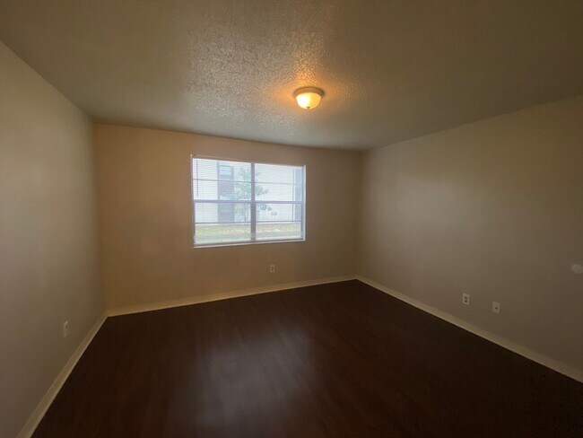 Building Photo - 469 Crabapple Ct