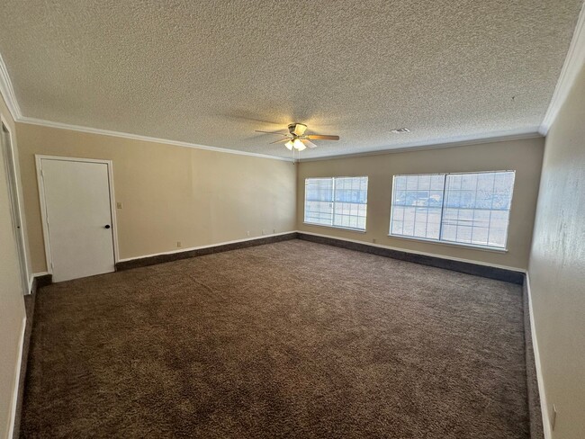 Building Photo - 3-bed 1.5-bath Rental Home Available in No...