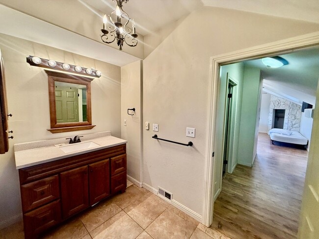 Building Photo - 4-BR Home with Horse Privileges in Apple Valley