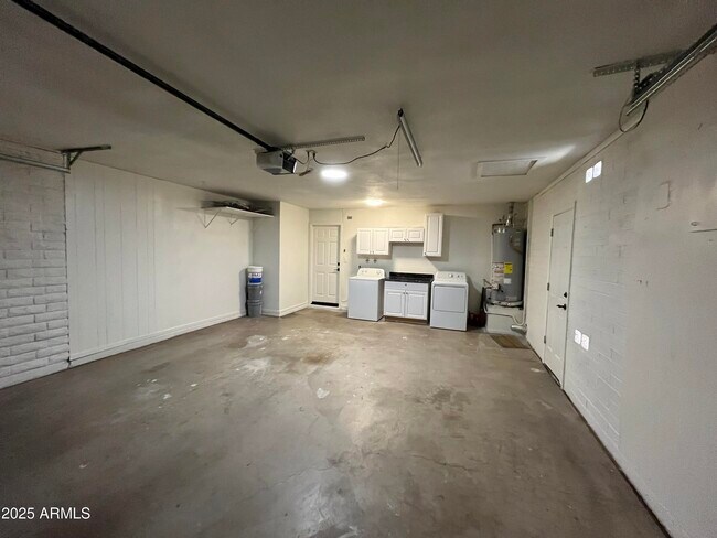 Building Photo - 10801 N 43rd Dr