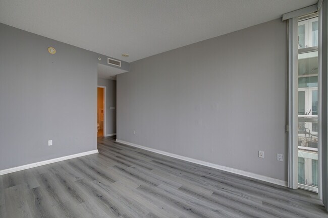 Building Photo - 850 Beech St