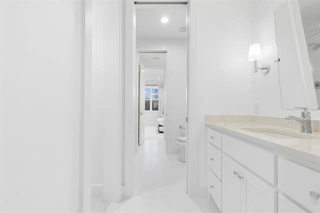 Building Photo - 9847 Mixon Dr