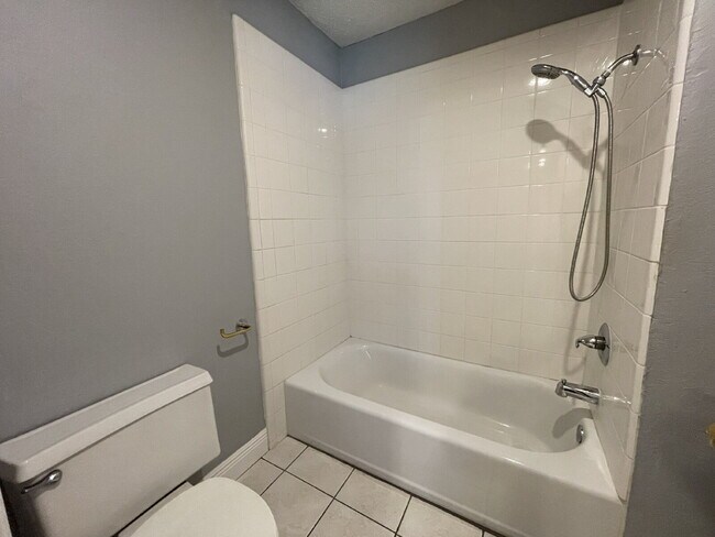 Building Photo - House Located On Cul-De-Sac & Within Minutes Of Wal-Mart & W. Loop 289!