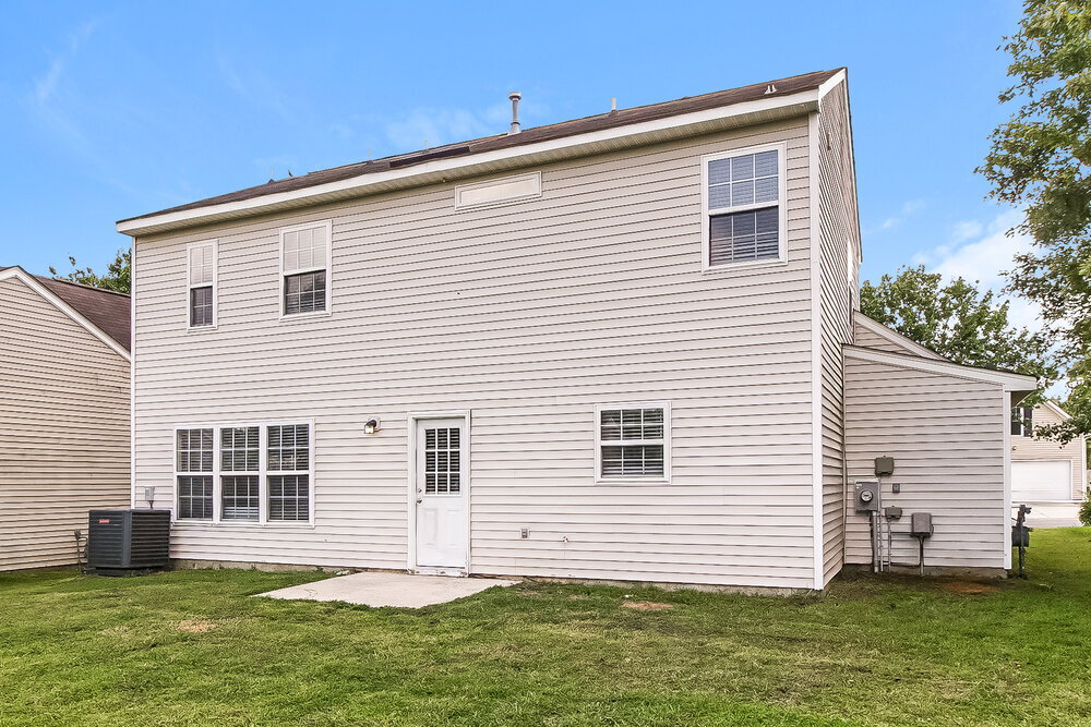 Building Photo - 10126 Green Hedge Ave