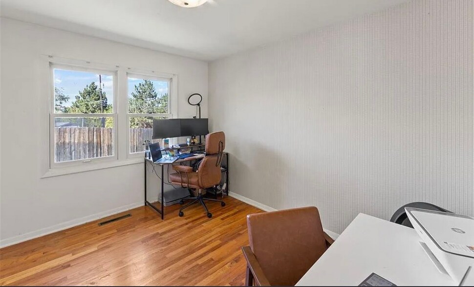 Building Photo - 1868 Northview Dr