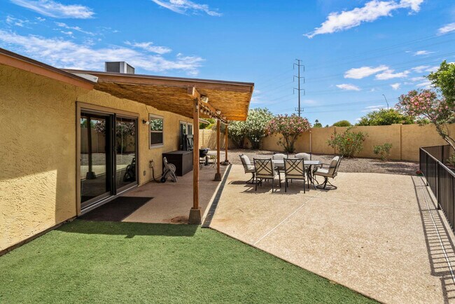 Building Photo - 10625 E Becker Ln