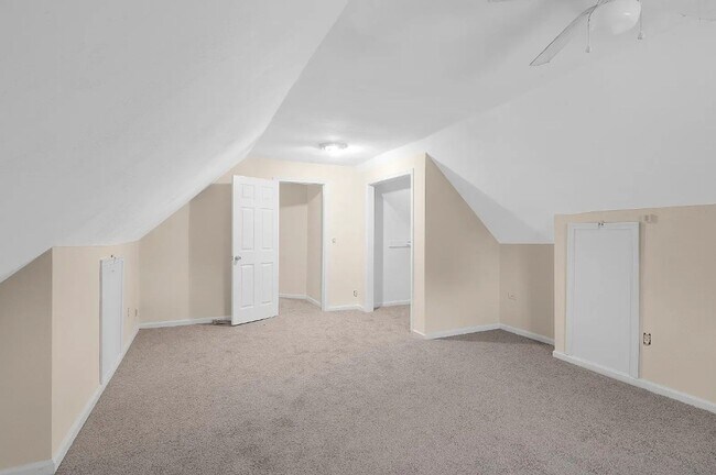 Building Photo - Spacious 5BR Home with Fenced Backyard in Norfolk