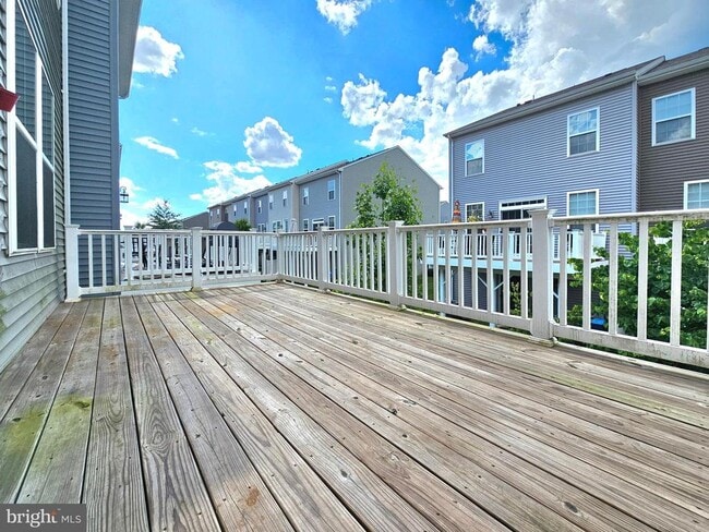 Building Photo - 8820 Englewood Farms Dr