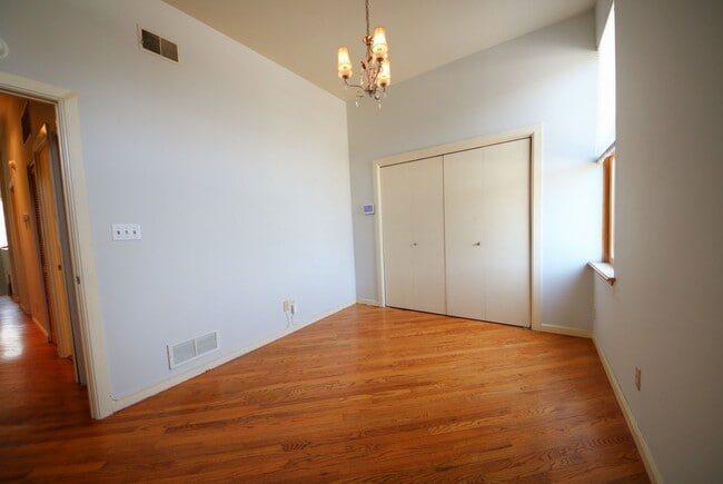 Building Photo - 2325 1/2 B Hickory St.