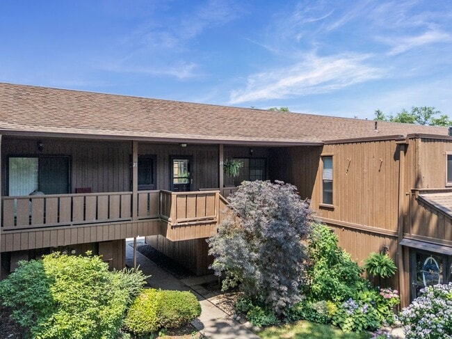 Building Photo - 33803 Electric Blvd