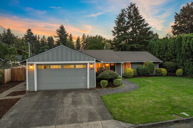 Building Photo - Live in One of Lake Oswego's Most Convenie...