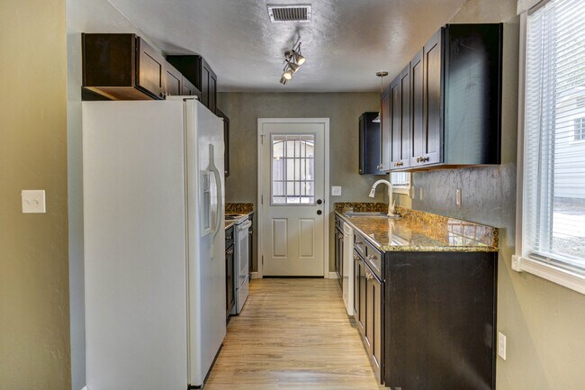 Building Photo - Home for Rent in Prescott!  - Alley Parking