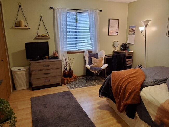 Building Photo - 6268 5th Ave