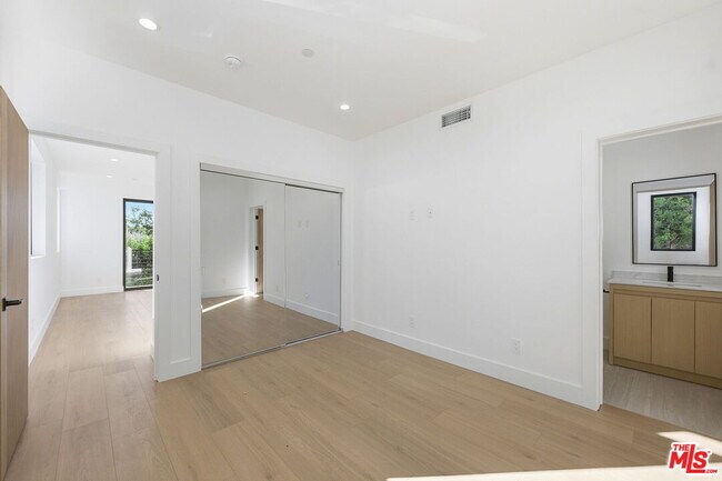 Building Photo - 13600 Burbank Blvd